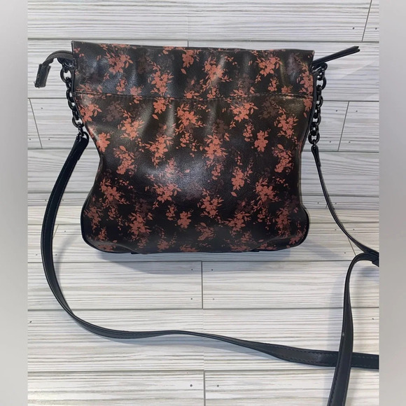 Simply Vera Remsen Crossbody Bag - Picture 5 of 13